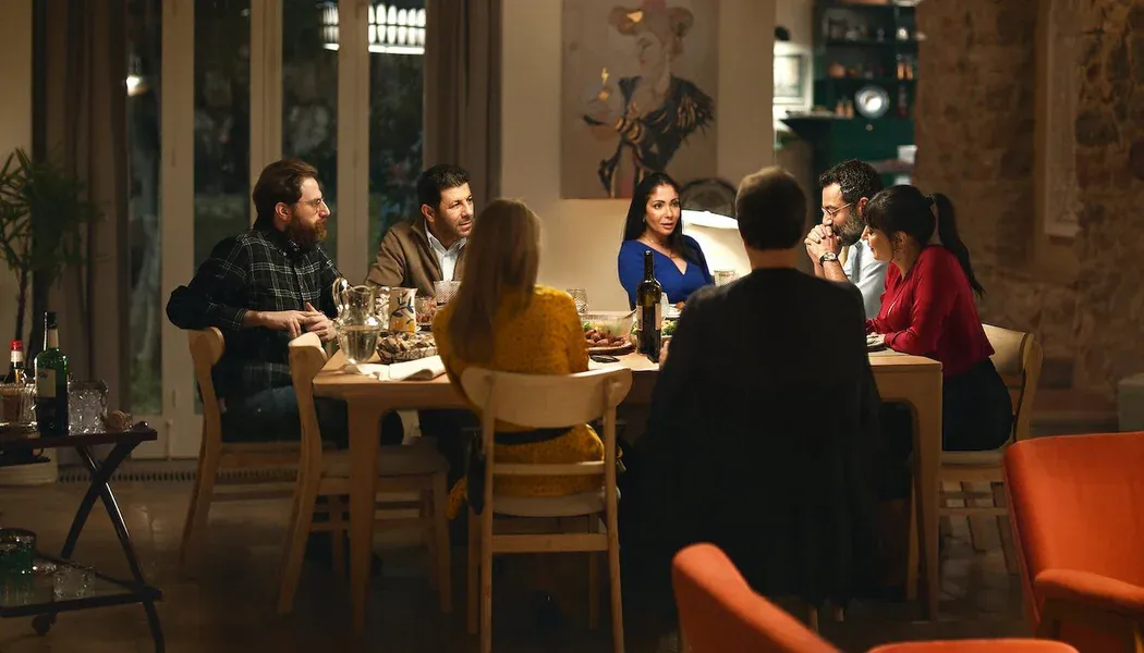 Bir Garip Akşam Yemeği izle