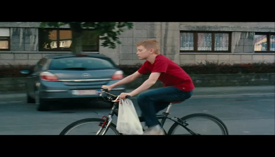 Bisikletli Çocuk izle