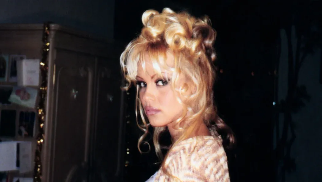 Pamela Anderson: Bir Aşk Hikâyesi izle