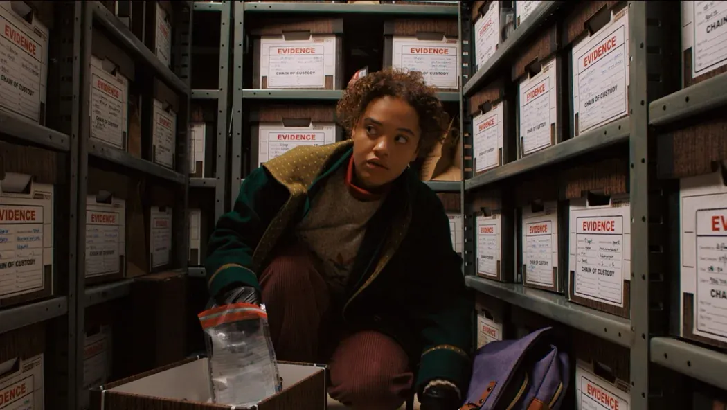 Susie Searches izle